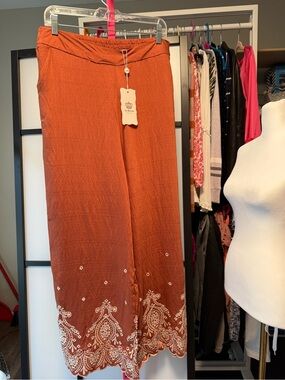 La Reyna Rust Orange Embroidered Wide Leg Pants Size XL NWT